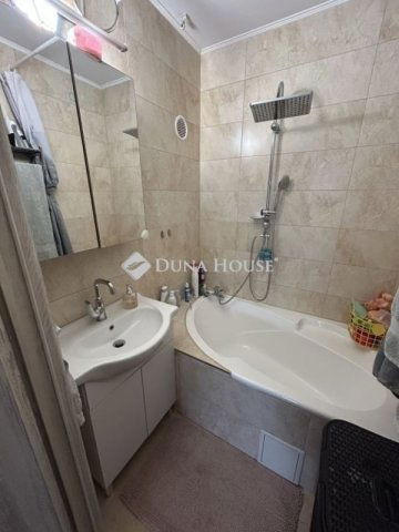 Eladó panellakás, Budapesten, III. kerületben 72.5 M Ft, 2 szobás