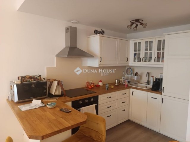 Eladó téglalakás, Alsóörsön 85 M Ft, 2 szobás