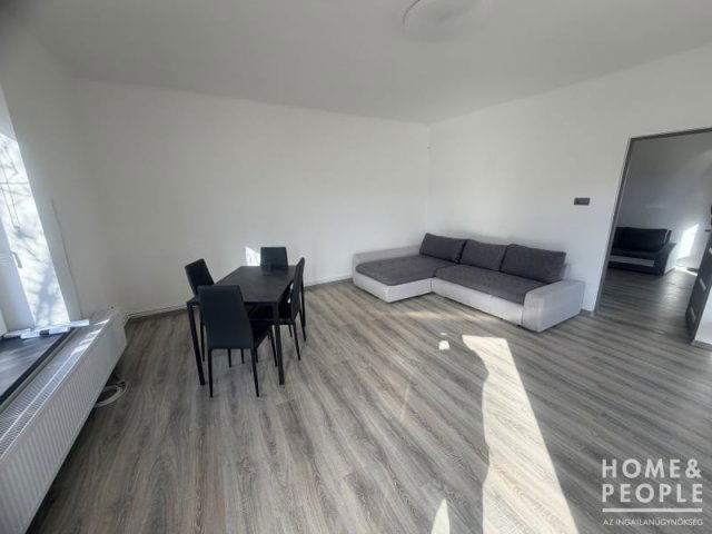 Eladó téglalakás, Szegeden 73 M Ft, 2 szobás