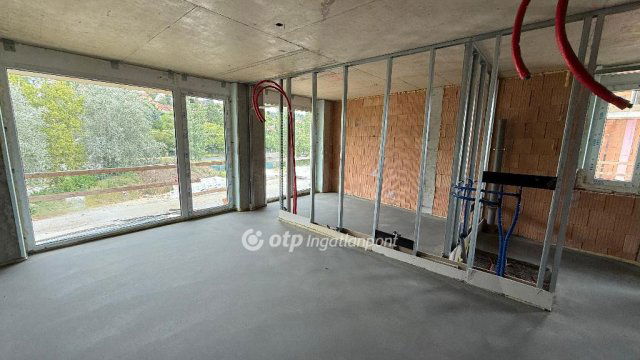 Eladó téglalakás, Balatonalmádiban 129.959 M Ft, 3 szobás