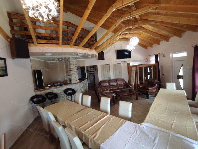 Eladó hotel, Cserkeszőlőn 185 M Ft, 5 szobás