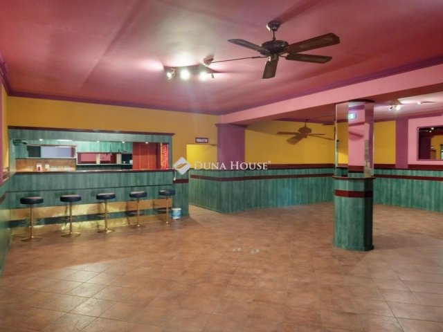 Eladó ipari ingatlan, Komlón 95 M Ft / költözzbe.hu