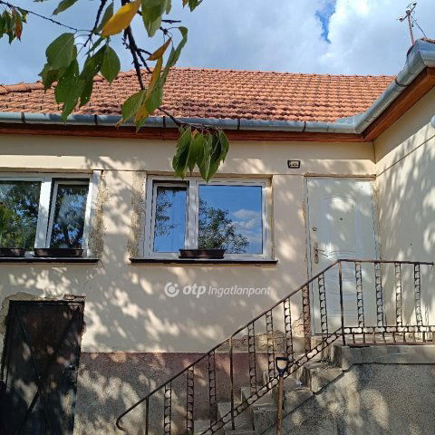 Eladó családi ház, Pécsett 47.5 M Ft, 3 szobás