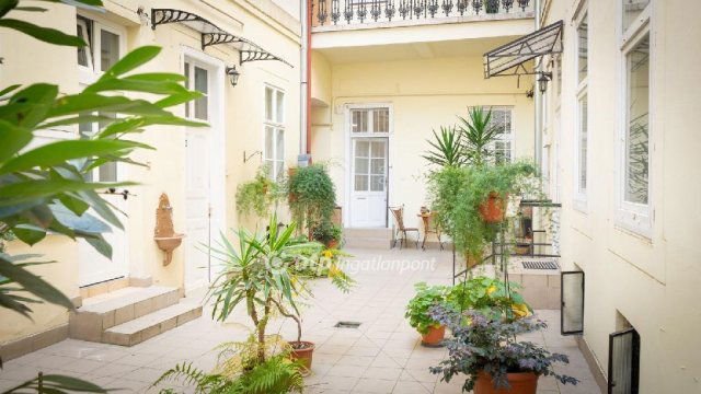 Eladó téglalakás, Budapesten, VI. kerületben 72 M Ft, 2 szobás