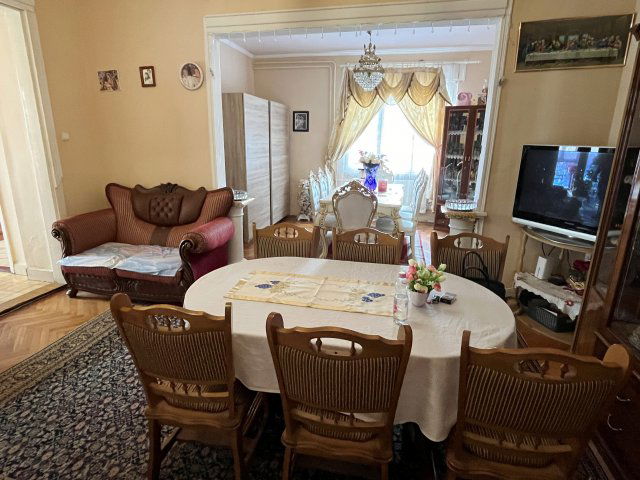 Eladó téglalakás, Sárváron 35.9 M Ft, 5 szobás