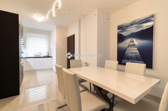 Eladó téglalakás, Vecsésen 119.9 M Ft, 5 szobás