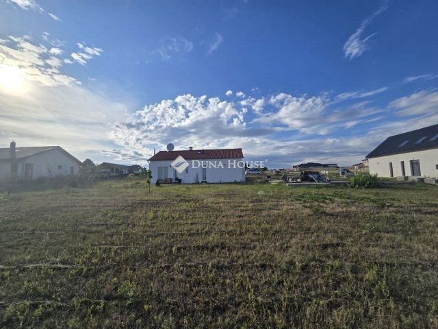 Eladó családi ház, Budajenőn 360 M Ft, 5 szobás