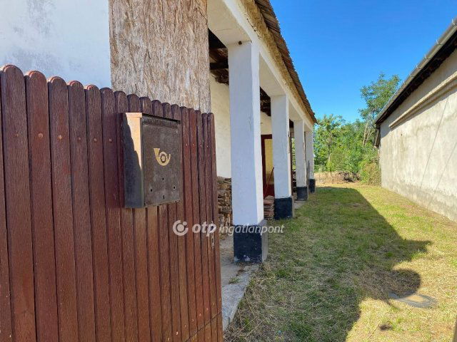 Eladó családi ház, Bakonyszücsön 14 M Ft, 2 szobás