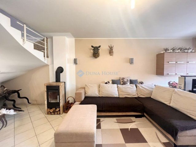 Eladó téglalakás, Ajkán 67.5 M Ft, 3 szobás