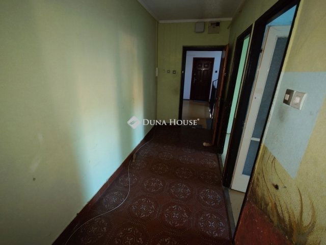 Eladó panellakás, Kecskeméten 54.9 M Ft, 3 szobás