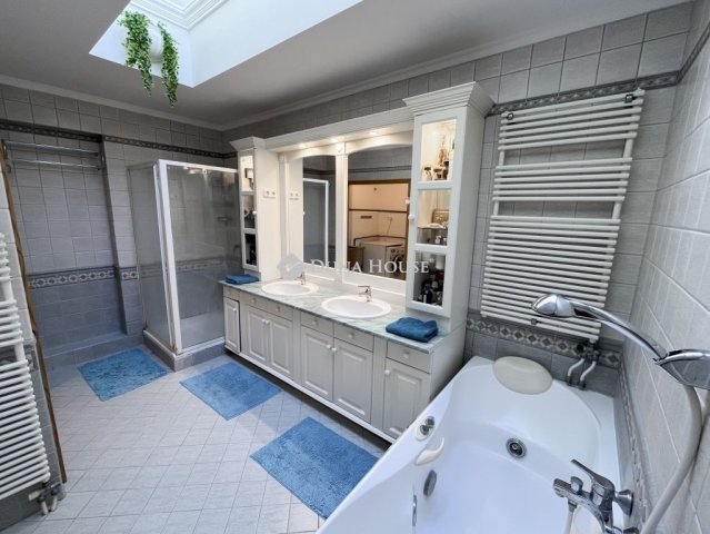 Eladó családi ház, Kecskeméten 195 M Ft, 5 szobás