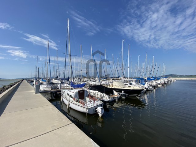Eladó téglalakás, Balatonfenyvesen 89 M Ft, 3 szobás