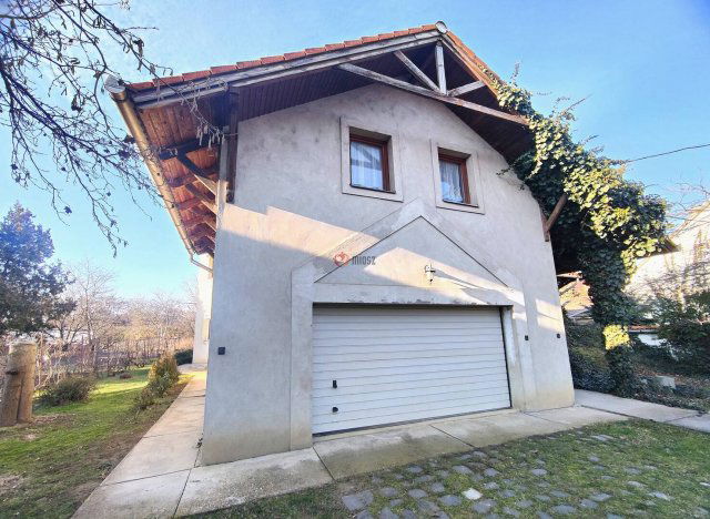 Eladó családi ház, Szegeden 269 M Ft, 14 szobás