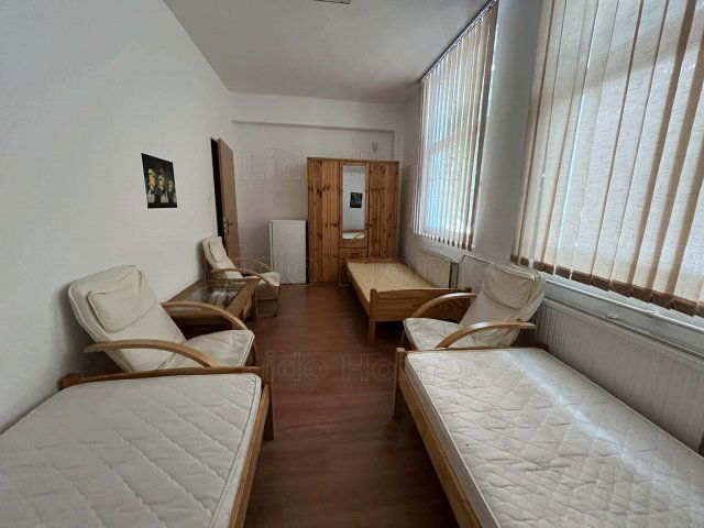 Eladó iroda, Balatonbogláron 199 M Ft, 8 szobás