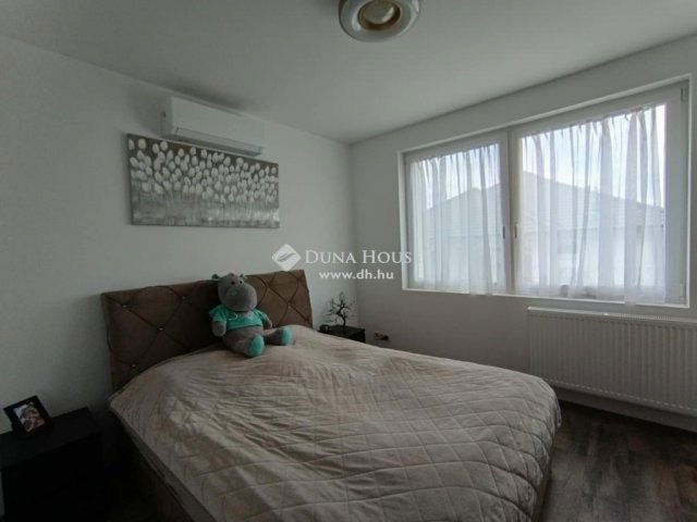 Eladó családi ház, Pomázon 199.5 M Ft, 6 szobás