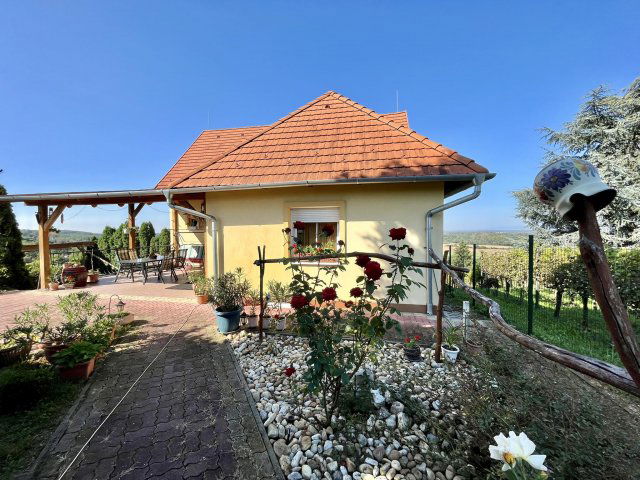 Eladó családi ház, Sárváron 99 M Ft, 4 szobás