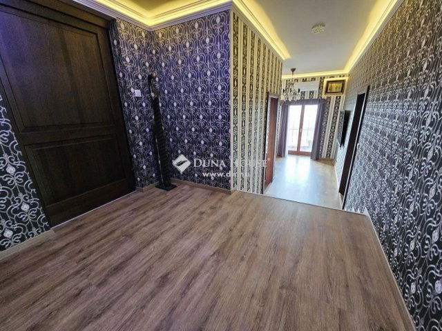 Eladó családi ház, Pócsmegyeren 259 M Ft, 6 szobás