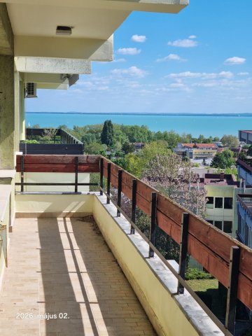 Eladó téglalakás, Balatonalmádiban 93 M Ft, 2 szobás