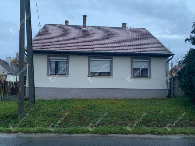 Eladó családi ház, Csehiben 23.7 M Ft, 4 szobás