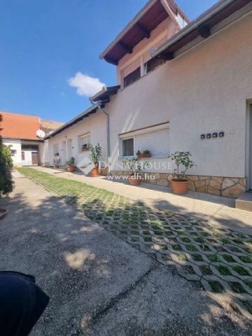 Eladó családi ház, Pécsett 269 M Ft, 12 szobás