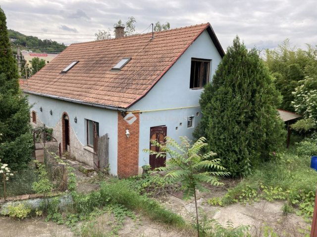 Eladó családi ház, Esztergomban, Attila utcában 99.9 M Ft