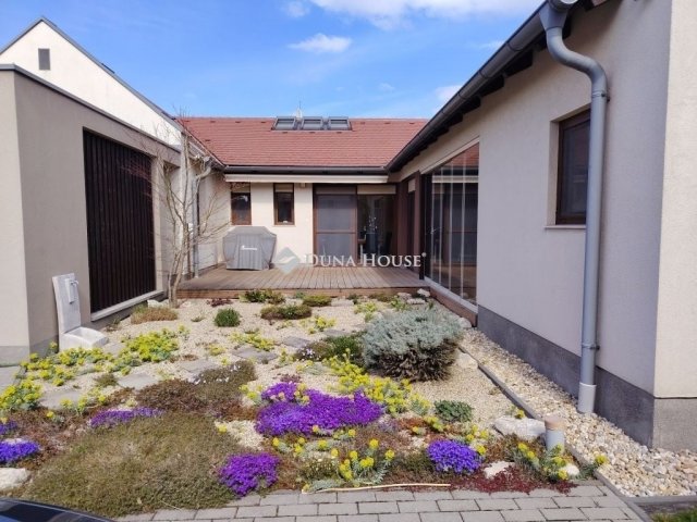 Eladó családi ház, Gárdonyban 229.9 M Ft, 4 szobás