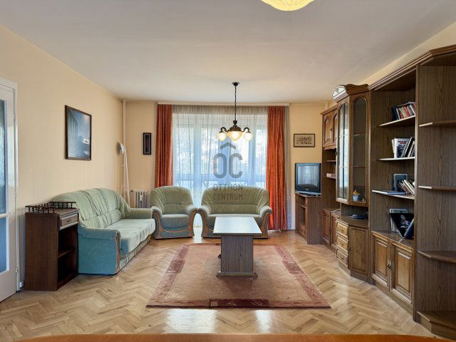 Eladó téglalakás, Szekszárdon 58.5 M Ft, 4 szobás