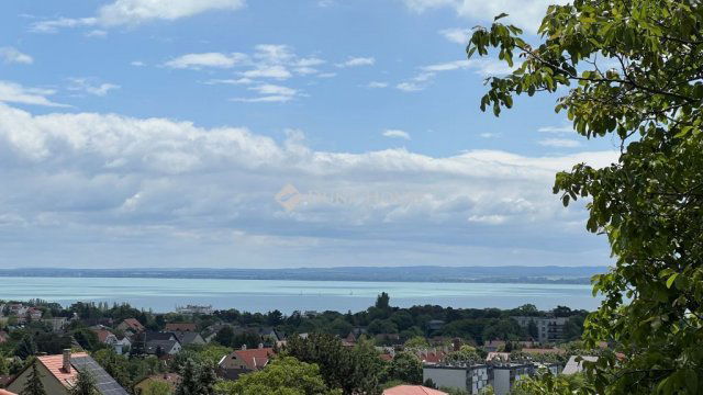 Eladó családi ház, Balatonfüreden 259 M Ft, 6 szobás