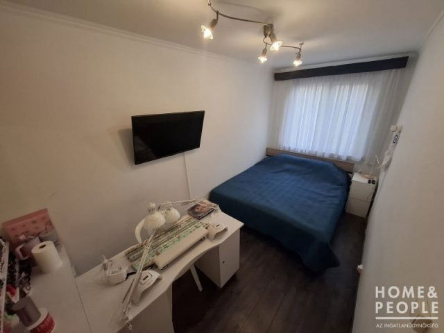 Eladó téglalakás, Szegeden 64 M Ft, 3 szobás