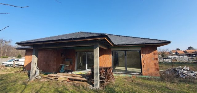 Eladó családi ház, Nyáregyházán 179.9 M Ft, 5 szobás