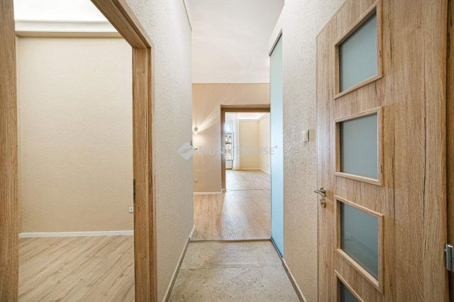 Kiadó téglalakás, albérlet, V. kerületben, Vörösmarty téren