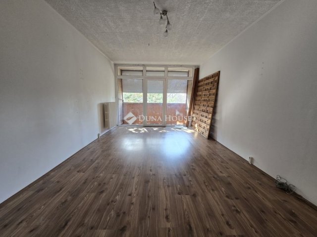 Kiadó panellakás, albérlet, Pécsett 150 E Ft / hó, 2 szobás