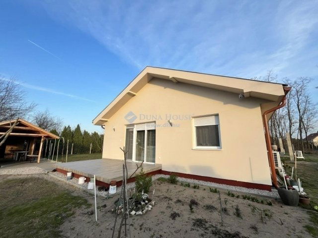 Eladó családi ház, Kecskeméten 79.9 M Ft, 8 szobás