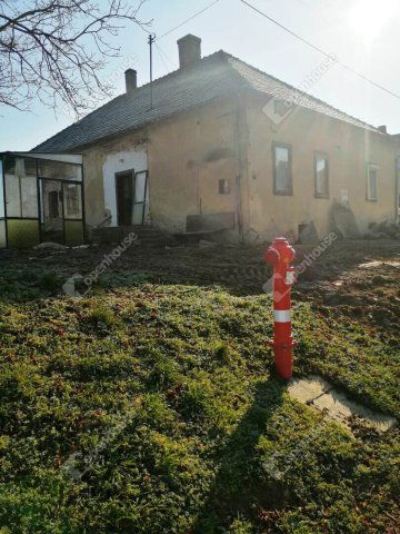 Eladó családi ház, Pacsán 19.9 M Ft, 8 szobás