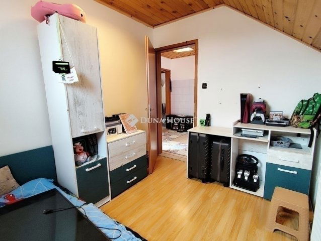 Eladó családi ház, Vecsésen 73.5 M Ft, 7 szobás