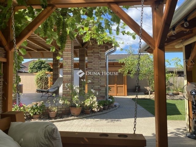 Eladó családi ház, Helvécián 120 M Ft, 4 szobás