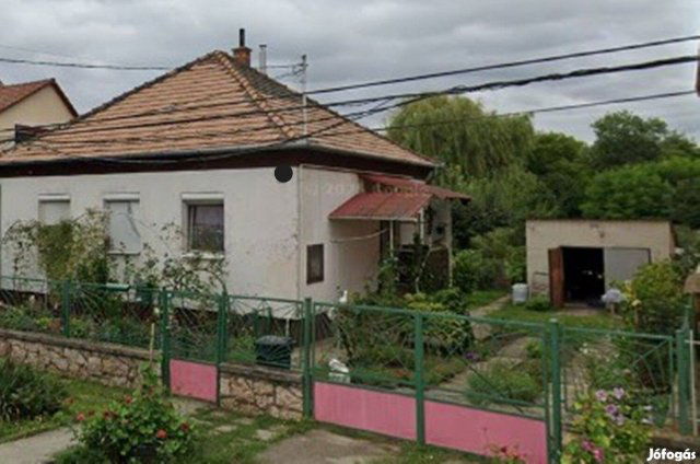Eladó családi ház, Oroszlányban 25 M Ft, 2 szobás