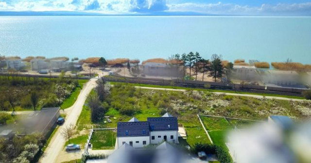 Eladó ikerház, Balatonakaliban 129 M Ft, 4 szobás