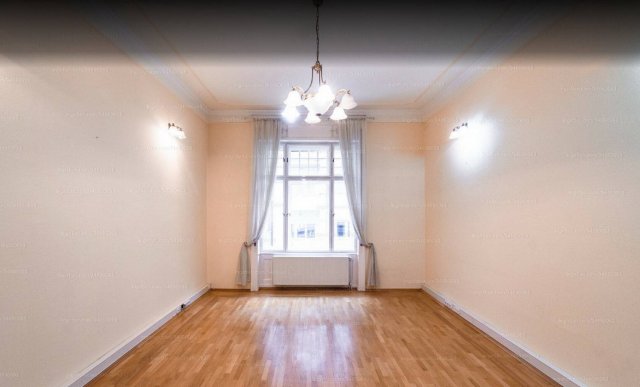 Eladó téglalakás, Budapesten, V. kerületben, Október 6. utcában