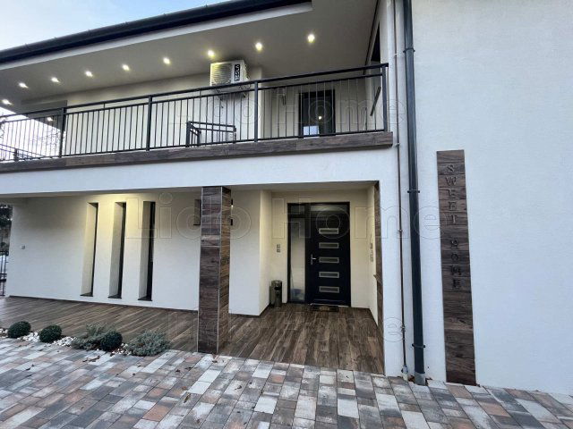 Eladó családi ház, Balatonszárszón 327 M Ft