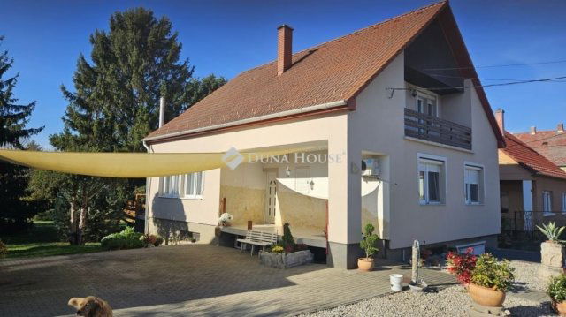 Eladó családi ház, Székesfehérvárott 135 M Ft, 5 szobás