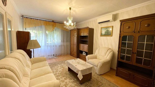 Kiadó panellakás, albérlet, Debrecenben 220 E Ft / hó, 3 szobás