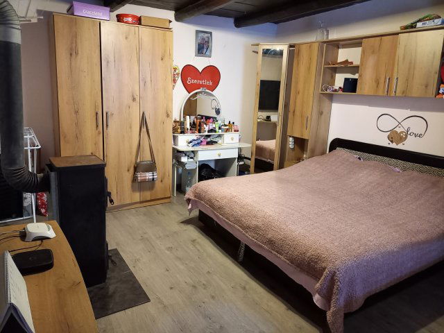 Eladó családi ház, Vácegresen 38 M Ft, 2 szobás