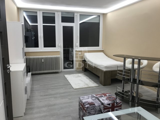 Kiadó téglalakás, albérlet, Szegeden 100 E Ft / hó, 1 szobás