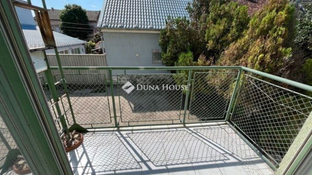 Eladó téglalakás, Szegeden 63.9 M Ft, 2 szobás