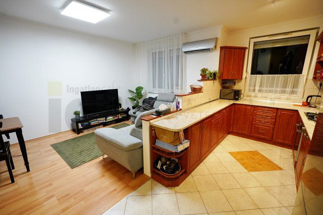 Eladó téglalakás, Szegeden 67.9 M Ft, 1 szobás