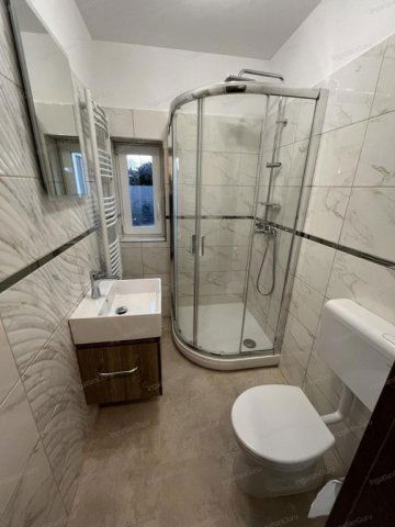 Kiadó ikerház, albérlet, Kecskeméten 650 E Ft / hó, 5 szobás