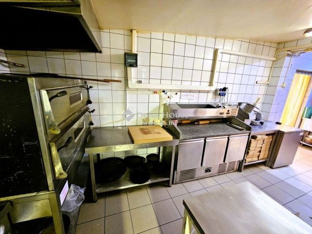 Eladó családi ház, Pilisvörösváron 199 M Ft, 13 szobás