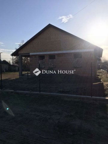 Eladó családi ház, Cegléden 39.9 M Ft, 2 szobás