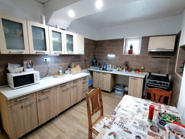 Eladó családi ház, Besnyőn 60 M Ft, 3 szobás